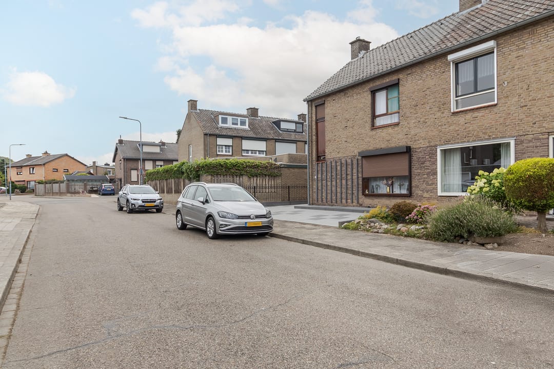 Foto 11 van Burg. Kampsstraat 17