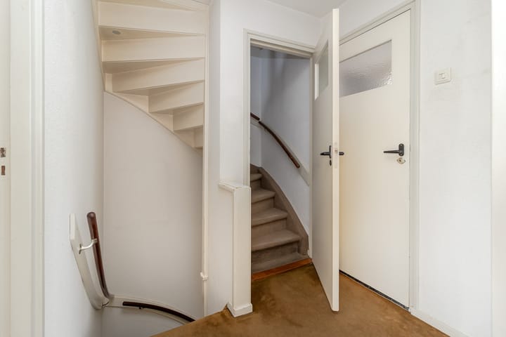 Foto 26 van Burg. Kampsstraat 17