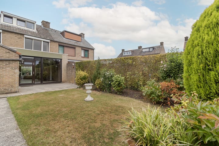 Foto 33 van Burg. Kampsstraat 17