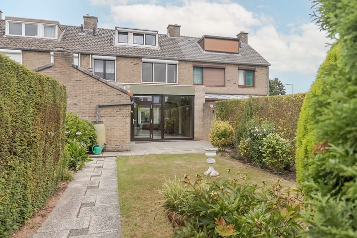 Foto 35 van Burg. Kampsstraat 17