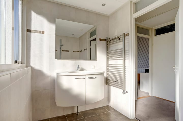 Foto 11 van Almereweg 10