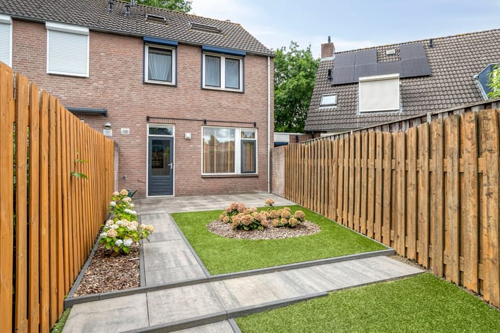 Foto 2 van Meidoorn 85