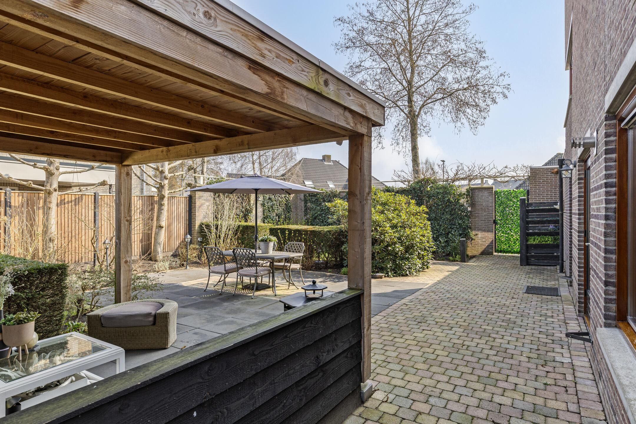 Photo 33 of De Maat 1