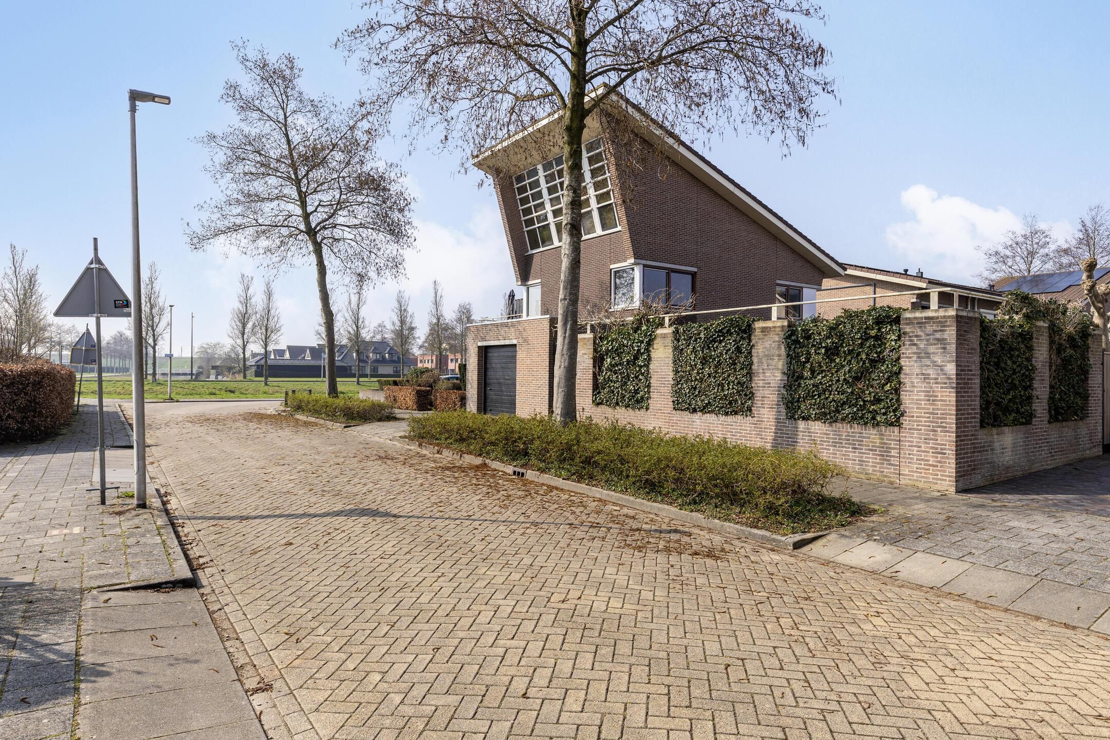 Photo 39 of De Maat 1