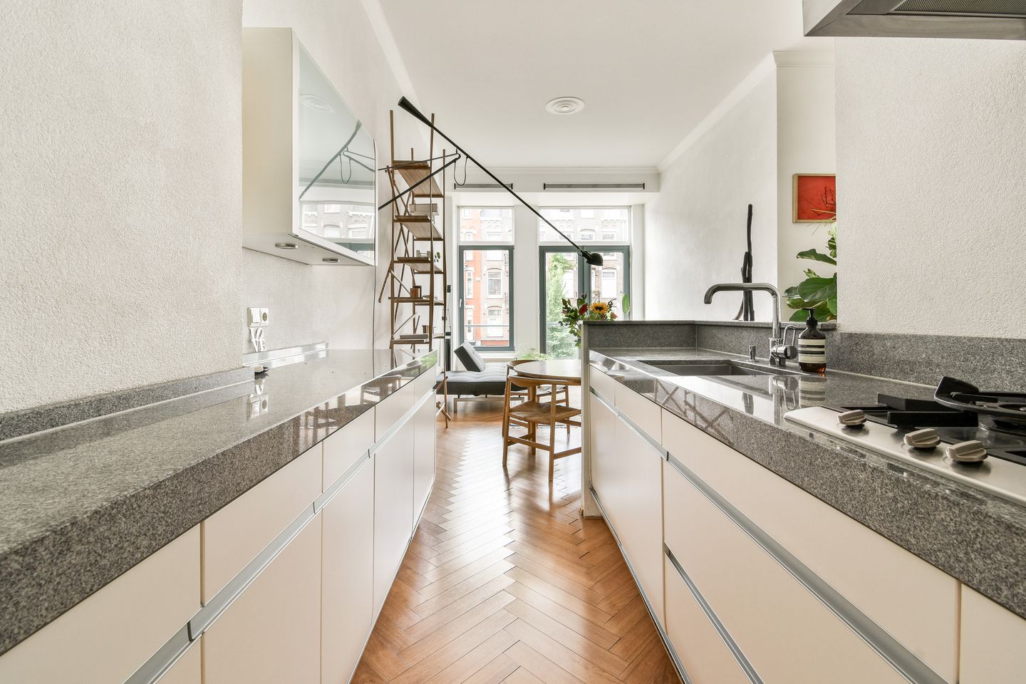 Photo 4 of Van Oldenbarneveldtstraat 50-V