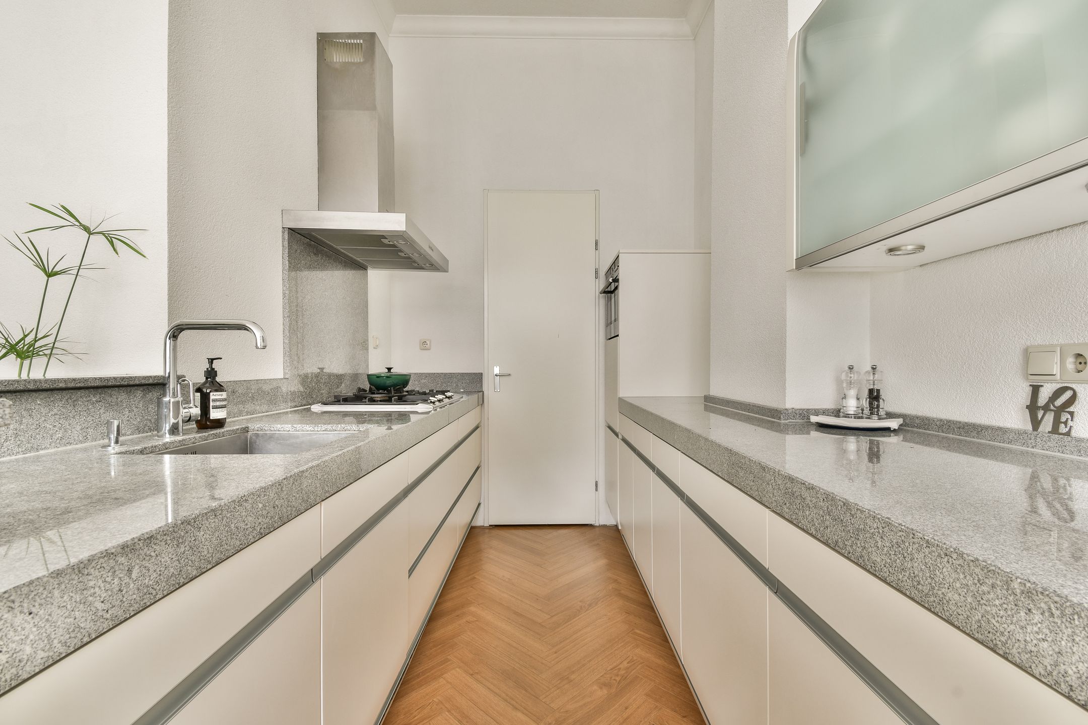 Photo 6 of Van Oldenbarneveldtstraat 50-V