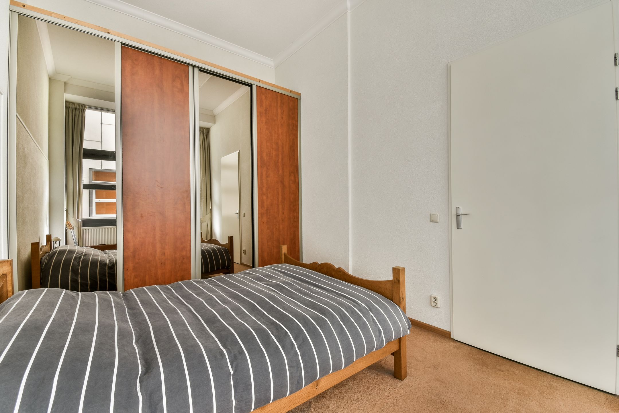 Photo 15 of Van Oldenbarneveldtstraat 50-V