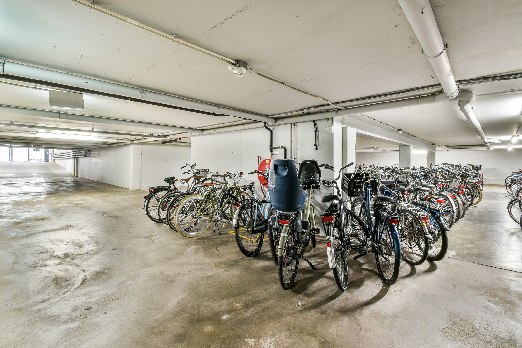 Photo 24 of Van Oldenbarneveldtstraat 50-V