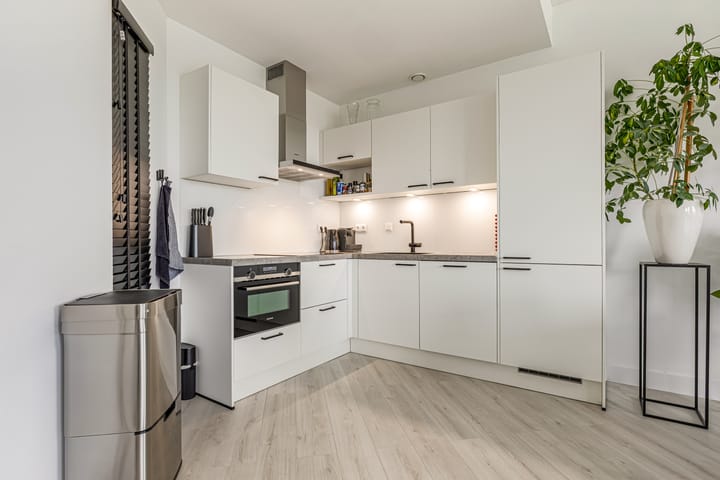 Foto 12 van Louis Armstrongweg 60-C