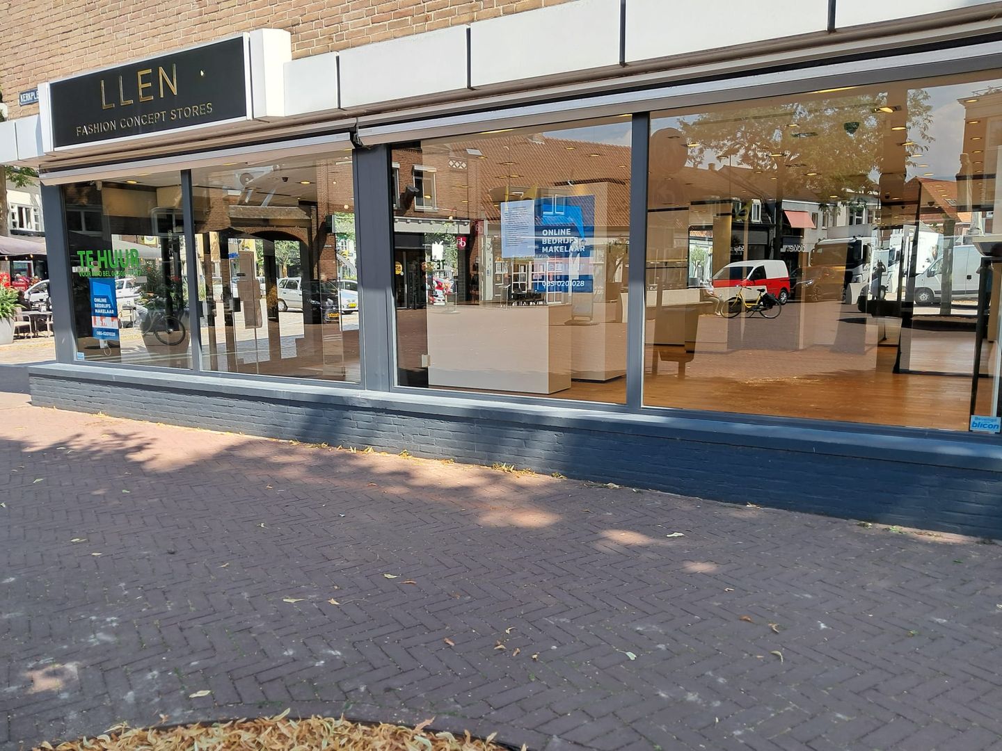 View photo 2 of Markt 27