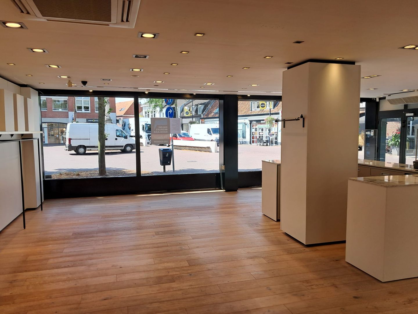 View photo 4 of Markt 27