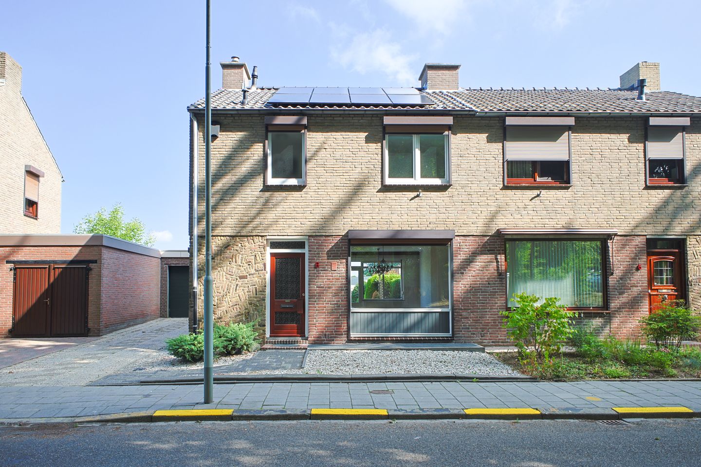 Foto 1 van Burg. Smeetsstraat 8