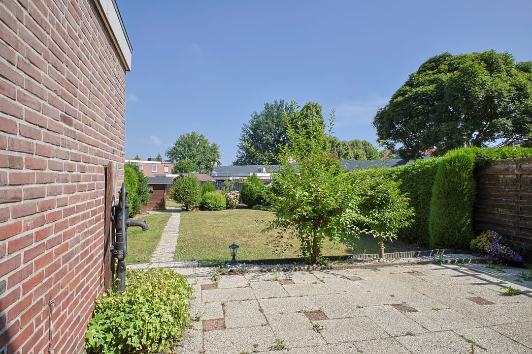 Foto 13 van Burg. Smeetsstraat 8