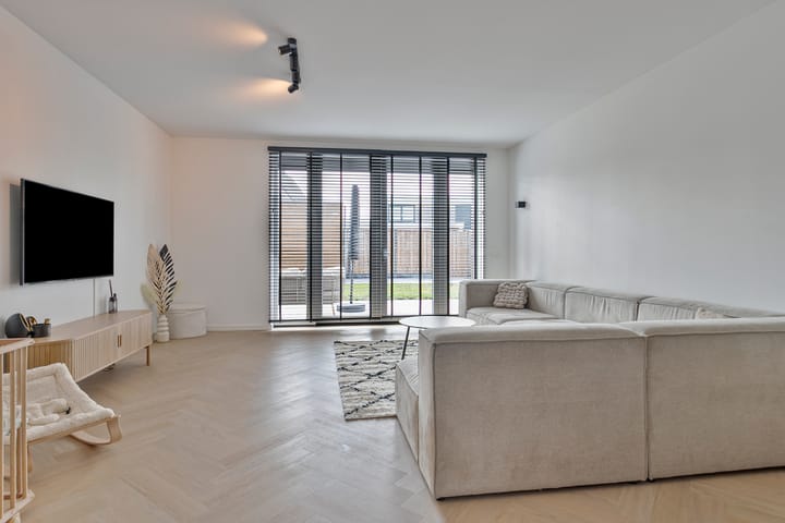 Photo 2 of Apollovlinder 25