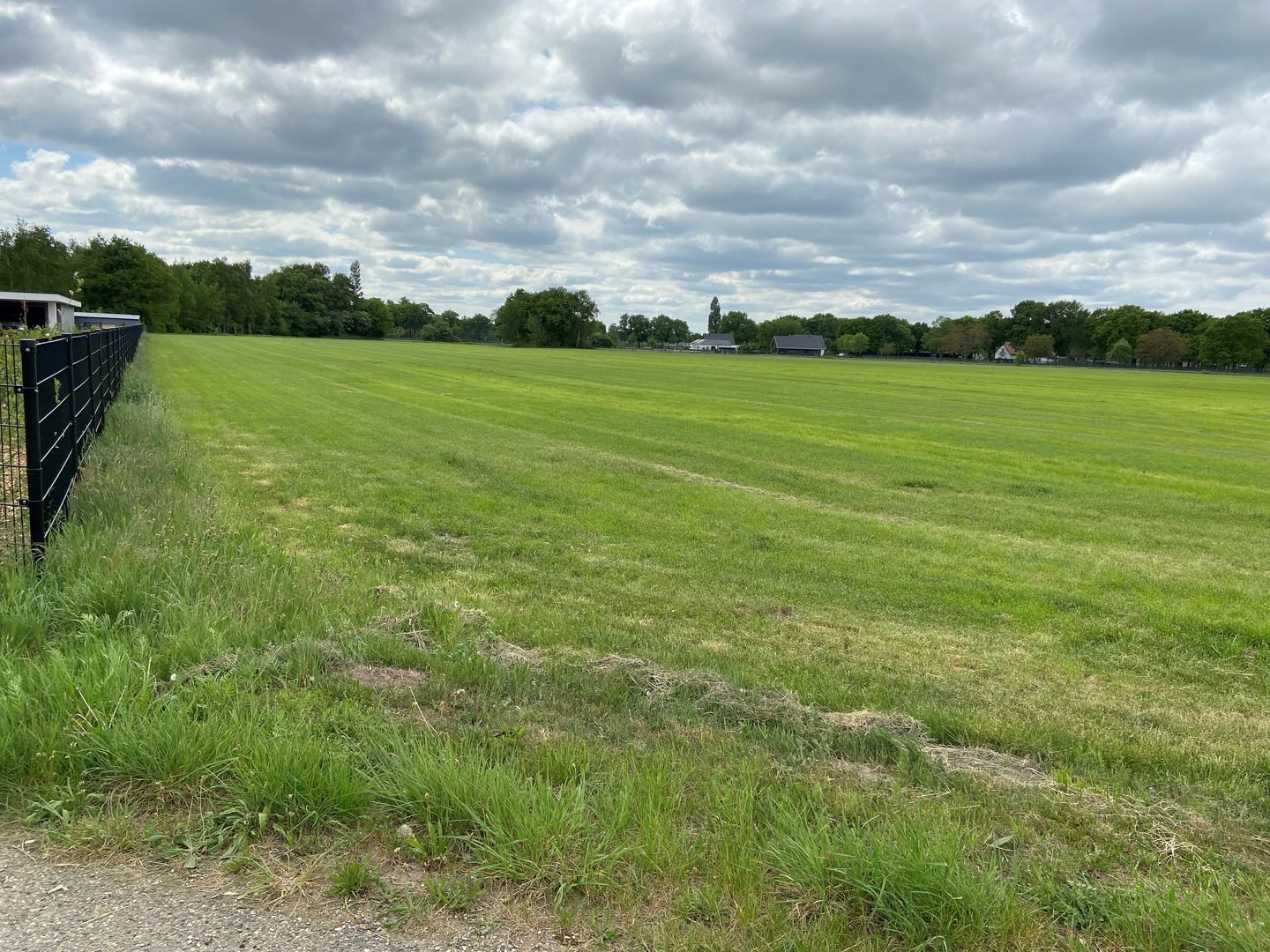 View photo 5 of Leiweg