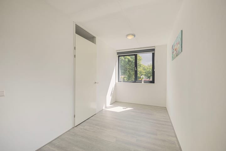 Foto 9 van van der Molenallee 8