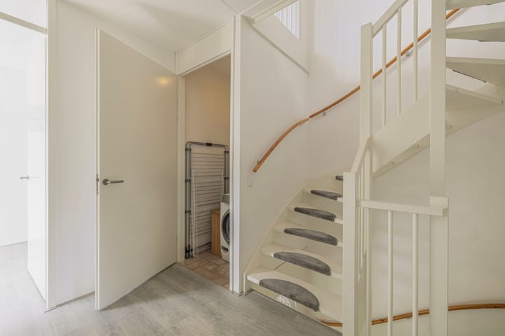 Foto 13 van van der Molenallee 8