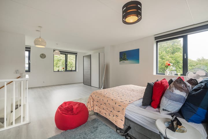 Foto 16 van van der Molenallee 8