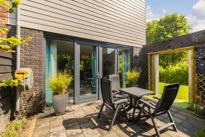 Foto 17 van van der Molenallee 8