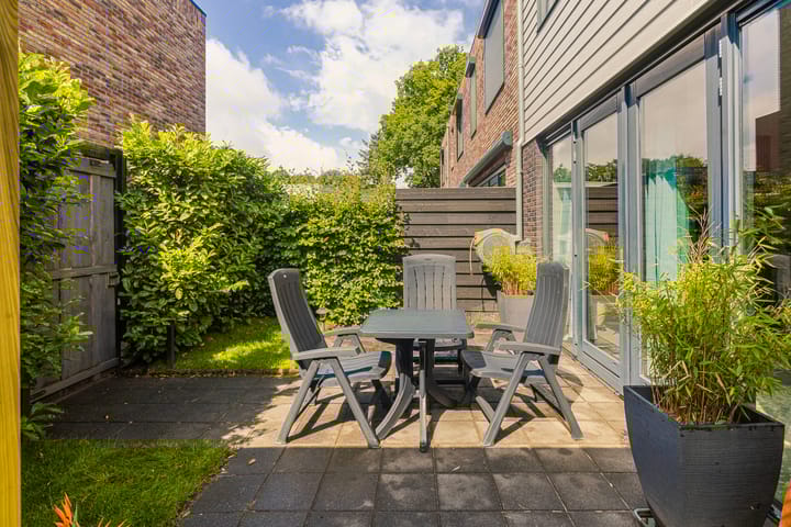 Foto 18 van van der Molenallee 8