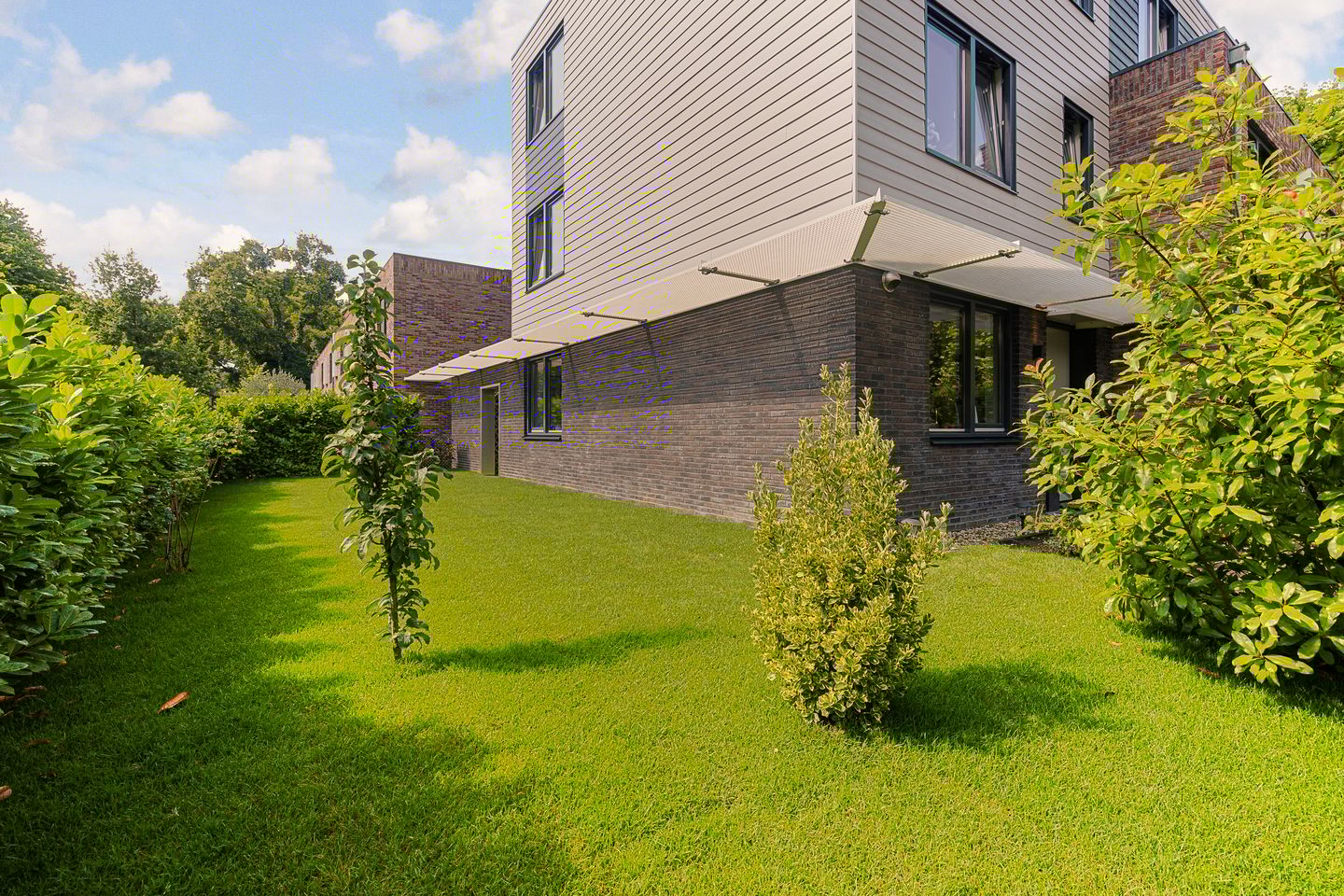 Foto 20 van van der Molenallee 8