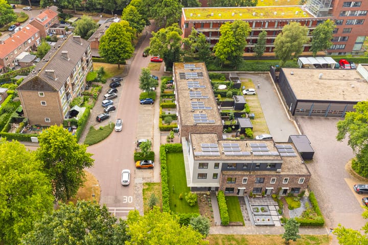 Foto 25 van van der Molenallee 8