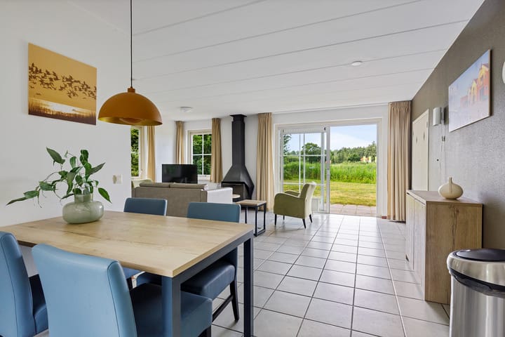 Photo 3 of De Rug 3-81