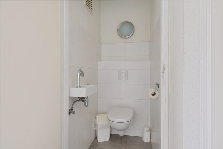 Photo 8 of De Rug 3-81