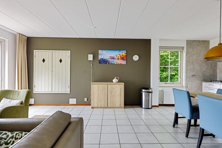 Photo 12 of De Rug 3-81