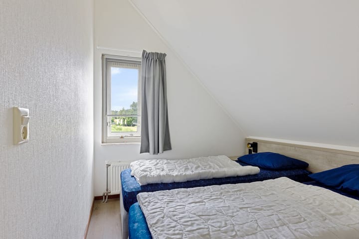 Photo 28 of De Rug 3-81