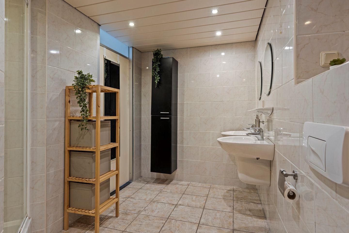 Photo 34 of Westererf 18