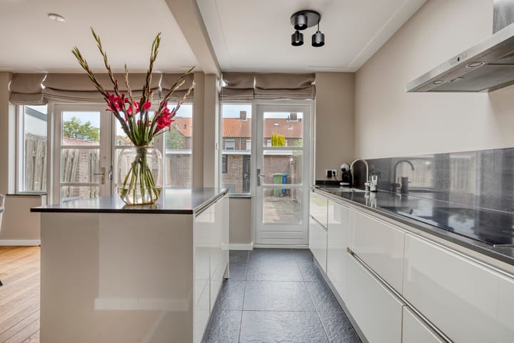 Foto 17 van Burgemeester van Hooffln 58