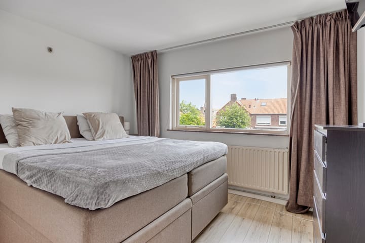 Foto 22 van Burgemeester van Hooffln 58