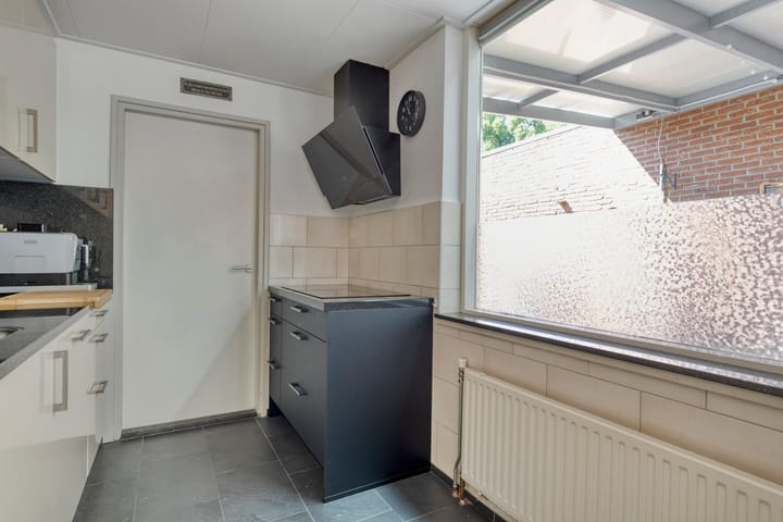 Photo 10 of Dr. Kuijperstraat 47