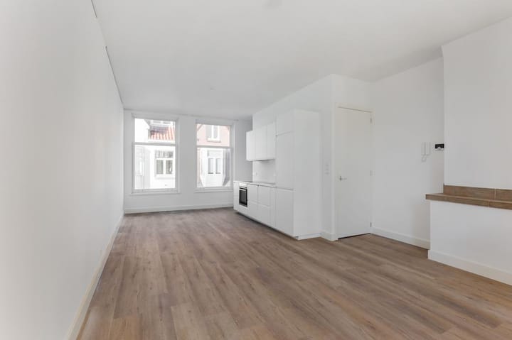 Photo 3 of Kennemerstraat 20-RD