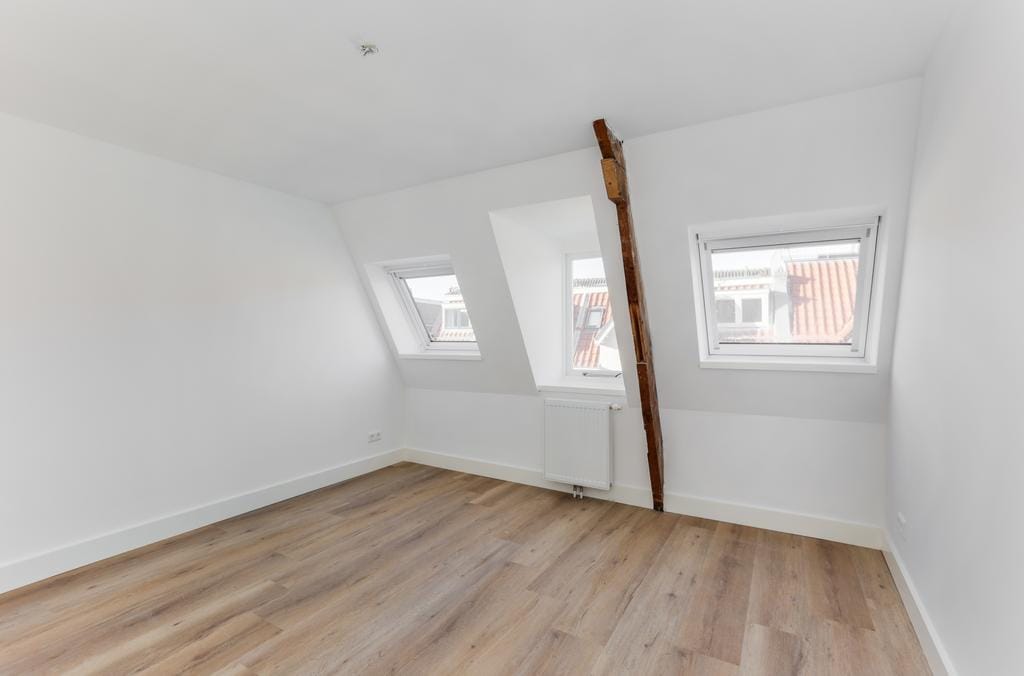 Photo 7 of Kennemerstraat 20-RD