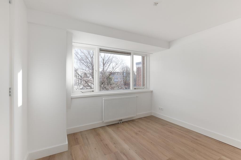 Photo 8 of Kennemerstraat 20-RD