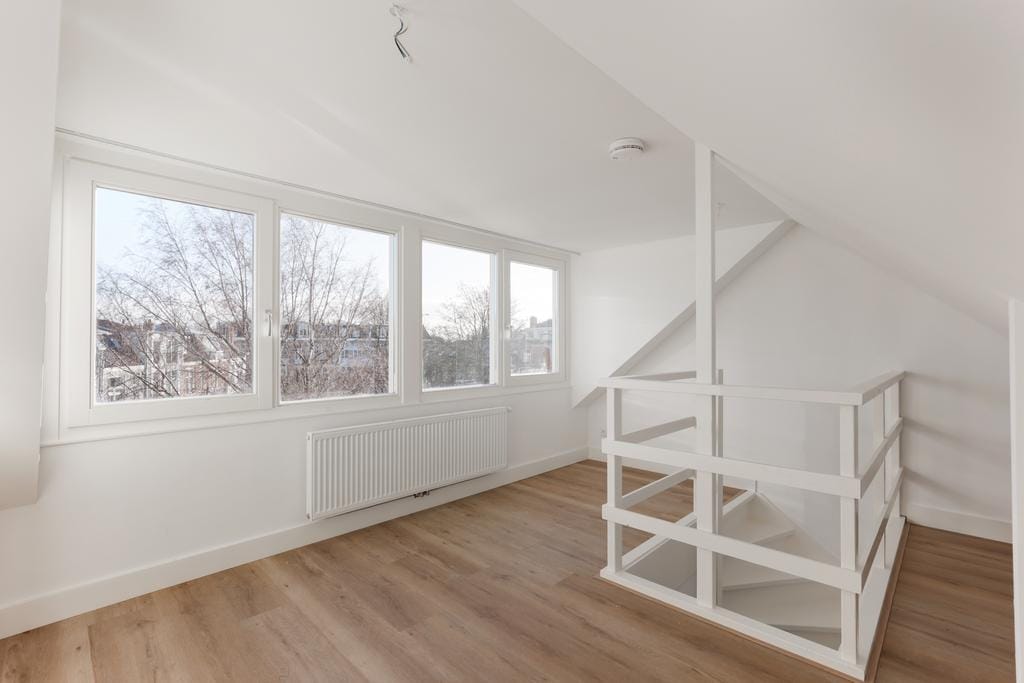 Photo 10 of Kennemerstraat 20-RD