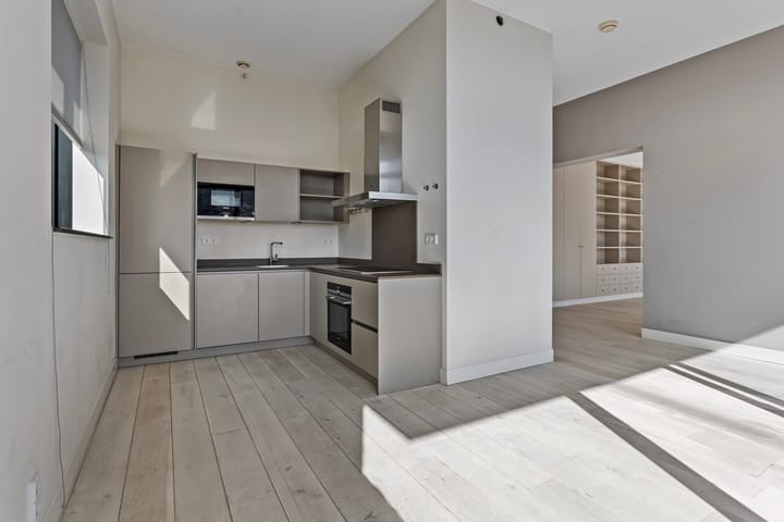 Foto 11 van Anna van Buerenplein 65