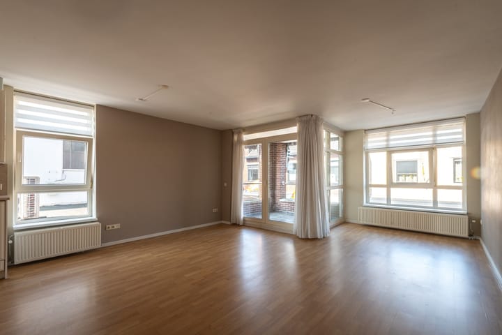 Photo 6 of Grotestraat 57-01