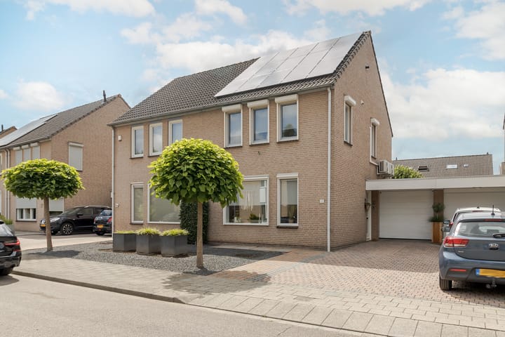 Photo 6 of Peutzstraat 31