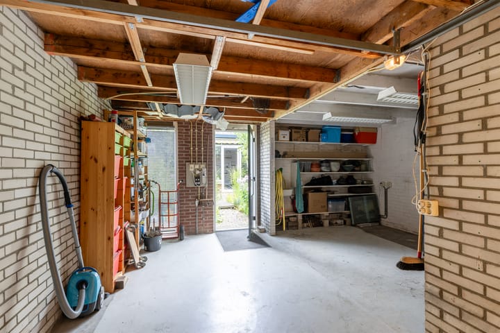 Photo 37 of Botter 25