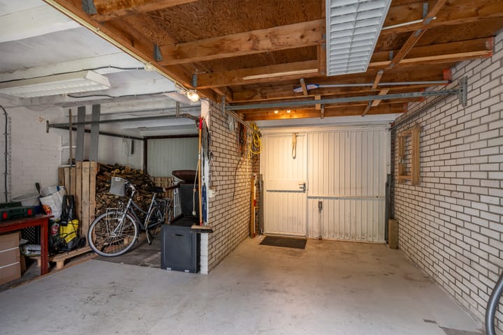 Photo 39 of Botter 25