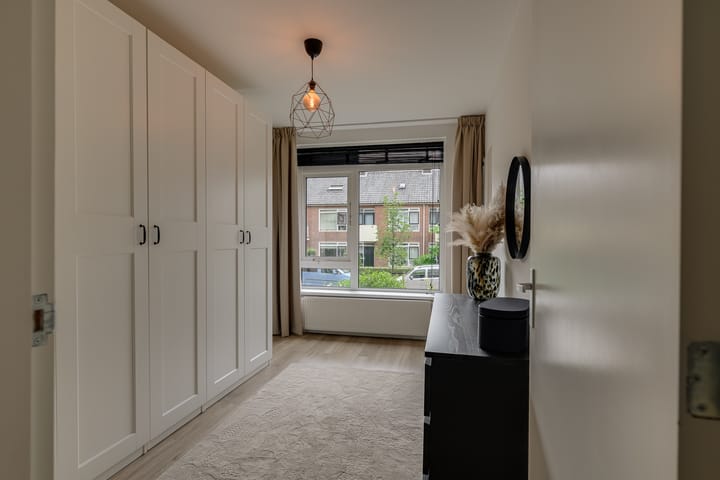 Foto 34 van Peter van Anrooystraat 25