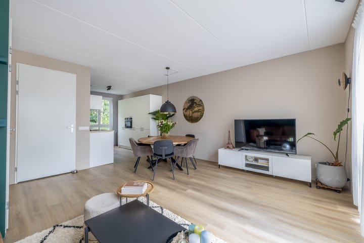 Photo 3 of Dotterbloempad 6