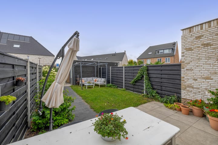 Photo 22 of Dotterbloempad 6