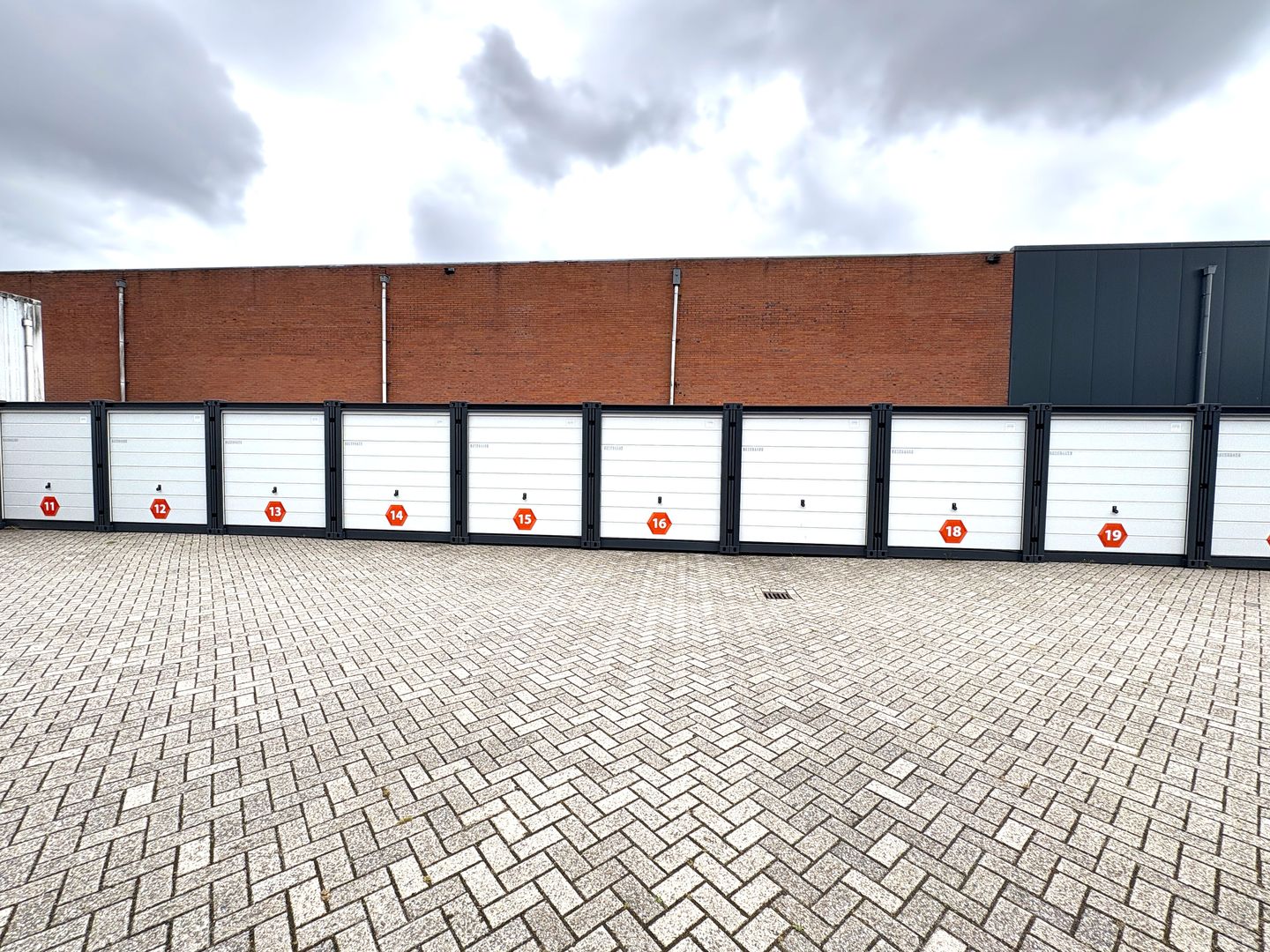View photo 2 of Protonstraat