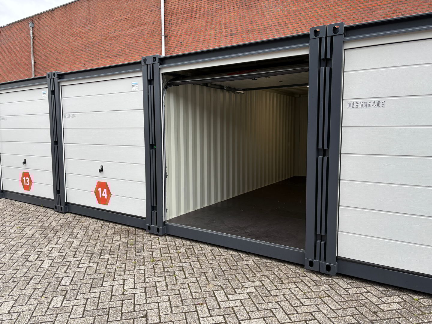 View photo 4 of Protonstraat