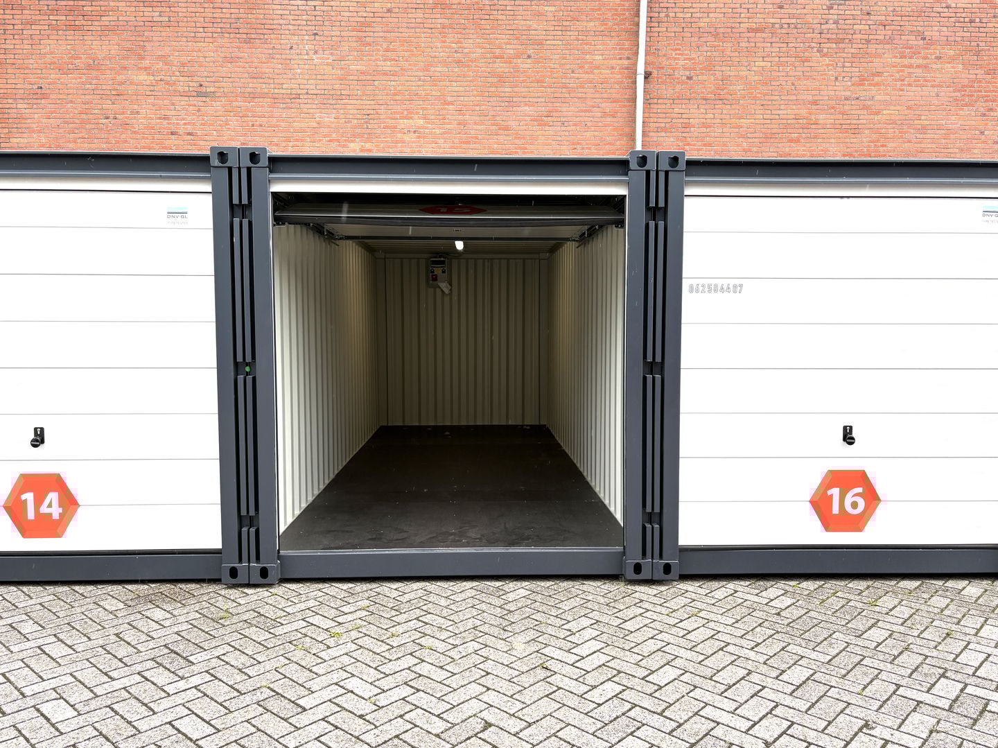 View photo 3 of Protonstraat