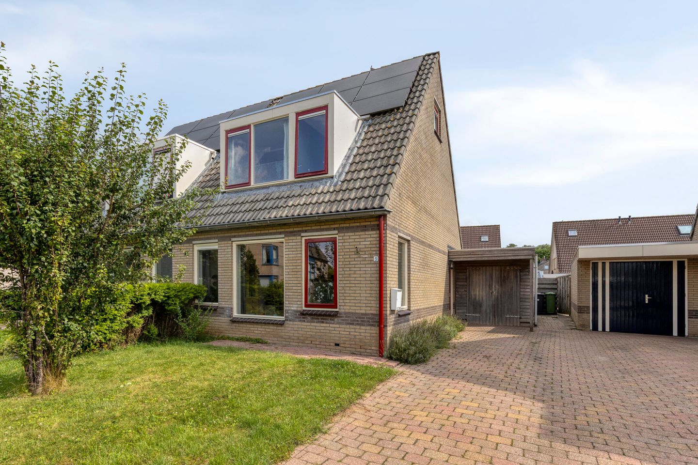 Foto 1 van Waterbies 5